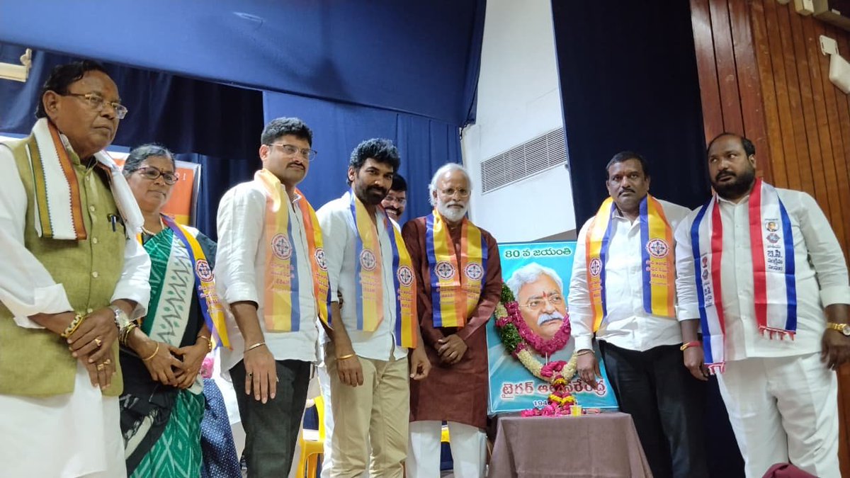 JSPTelangana's tweet photo. టైగర్ నరేంద్ర గారి 80వ జయంతి వేడుకల్లో జనసేన తెలంగాణ నాయకులు

సామాజిక న్యాయం, ప్రజా హక్కుల పరిరక్షణ కోసం విశేష కృషి చేసిన ప్రముఖ సామాజికవేత్త శ్రీ టైగర్ నరేంద్ర గారి 80వ జయంతి వేడుకలు హైదరాబాద్‌లో ఘనం��ా నిర్వహించబడ్డాయి.

ఈ కార్యక్రమానికి జనసేన పార్టీ తెలంగాణ రాష్ట్ర ఇన్‌చార్జ్ శ్రీ నేమూరి శంకర్ గౌడ్, ప్రచార కార్యదర్శి శ్రీ ఆర్.కె. సాగర్ (ఆర్.కె. నాయుడు), రాష్ట్ర నాయకులు శ్రీ మచ్చా సుధాకర్ హాజరయ్యారు.

ఈ సందర్భంగా టైగర్ నరేంద్ర గారి చిత్రపటానికి పూలమాలలు వేసి ఘనంగా నివాళులు అర్పించారు. సమాజం కోసం ఆయన అందించిన సేవలను, సామాజిక సమానత్వం మరియు ప్రజా హక్కుల కోసం ఆయన చేసిన కృషిని స్మరించుకున్నారు.

#TigerNarendra #80thJayanthi #JanaSenaTelangana #JSPForTelangana