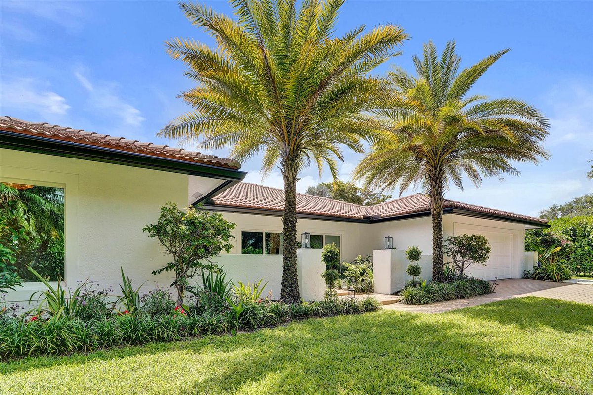 thebolookiteam's tweet photo. This home is luxury living at its finest. #RealEstate https://t.co/A9cwd25bgD