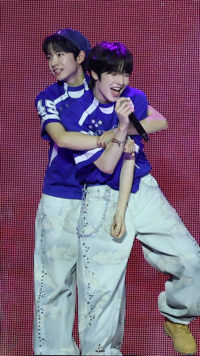 hugmemandu's tweet photo. 쌍둥이 개좋다 https://t.co/XHyPuoM8iB