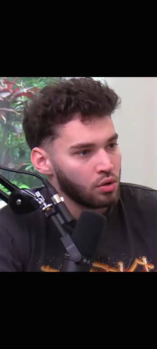 Nouarii0's tweet photo. Adin Ross claims he paid CyberLeek $350,000 for a copy of GTA 6 😭

After confirming he actually owns the game, he says he’s planning to reveal his rating live on Kick 👀 https://t.co/zd1fkMsaes