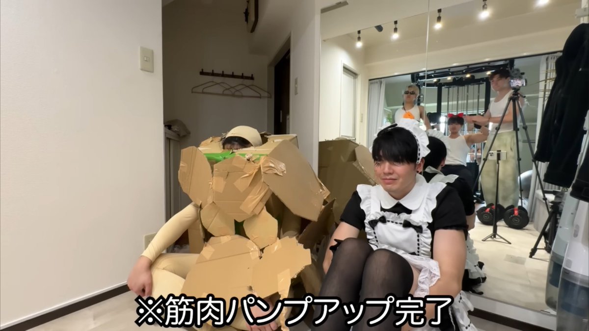 53o5l2's tweet photo. 後ろの鏡に映る筋肉、良い https://t.co/v7BMTxLHWC