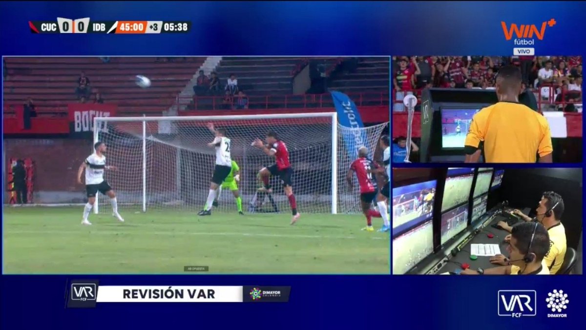 ArchivoCONMEBOL's tweet photo. 🖥️💥 El VAR preparó un circo ridículo en el Cúcuta - Internacional.

👉🏻 Irazoque y Calcaterra pugnan por un balón aéreo, produciéndose un fuerte choque de cabezas.

❌ 𝗡𝗢 𝗘𝗦 𝗥𝗢𝗝𝗔 𝗗𝗜𝗥𝗘𝗖𝗧𝗔.

▪️ Quintero Huitrón, sin personalidad ninguna, expulsó al jugador local. https://t.co/AnEQx7DltQ