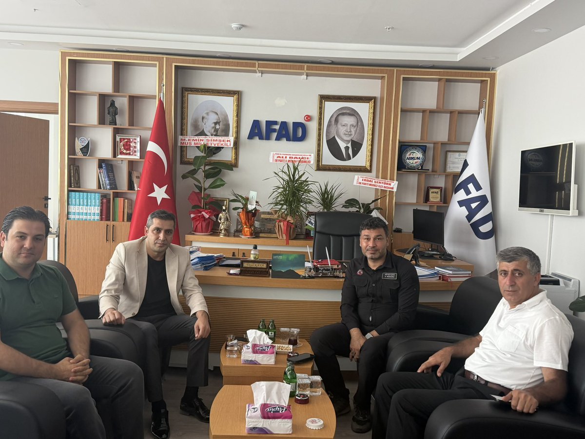 kaya21986's tweet photo. AK Parti Muş İl Başkan Yardımcısı, değerli dostum @ali49_balci  hayırlı olsun ziyaretinde bulundu.

Kadim dostluğumuzun yanı sıra Muş’umuzun afetlere karşı dirençliliği ve kurumlar arası dayanışmanın önemi üzerine samimi bir sohbet gerçekleştirdik. 

Nazik ziyaretleri, güzel temennileri ve içten desteği için kıymetli dostum Ali Balcı’ya teşekkür ederiz.
