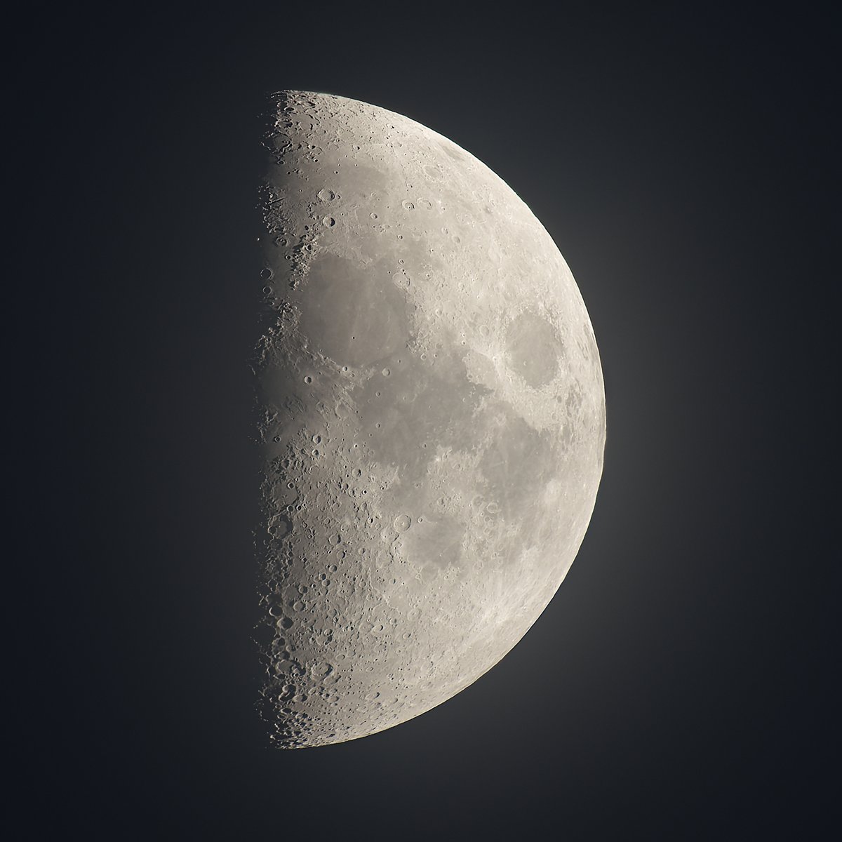moonsystem's tweet photo. 2026-08-20 18:40 #旧暦七月八日 #Moondays https://t.co/Yh3YtF6tbs
