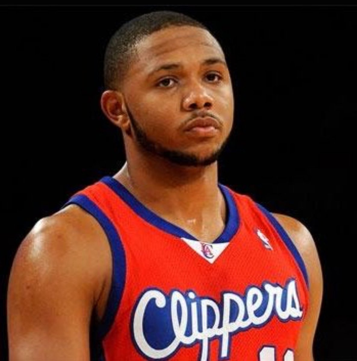 AlfonsoNBA23's tweet photo. 🚨 URGENTE!!!

Informa @esidery que Eric Gordon estaría pronto a anunciar su retiro del básquet profesional de la NBA.

Gordon llegó a la liga en 2008 y jugó por 18 temporadas pasando por Clippers, Hornets/Pelicans, Suns, Sixers y Rockets dónde sería muy recordado en ese equipo del small Ball junto a James Harden.
#NBAX #Ericgordon