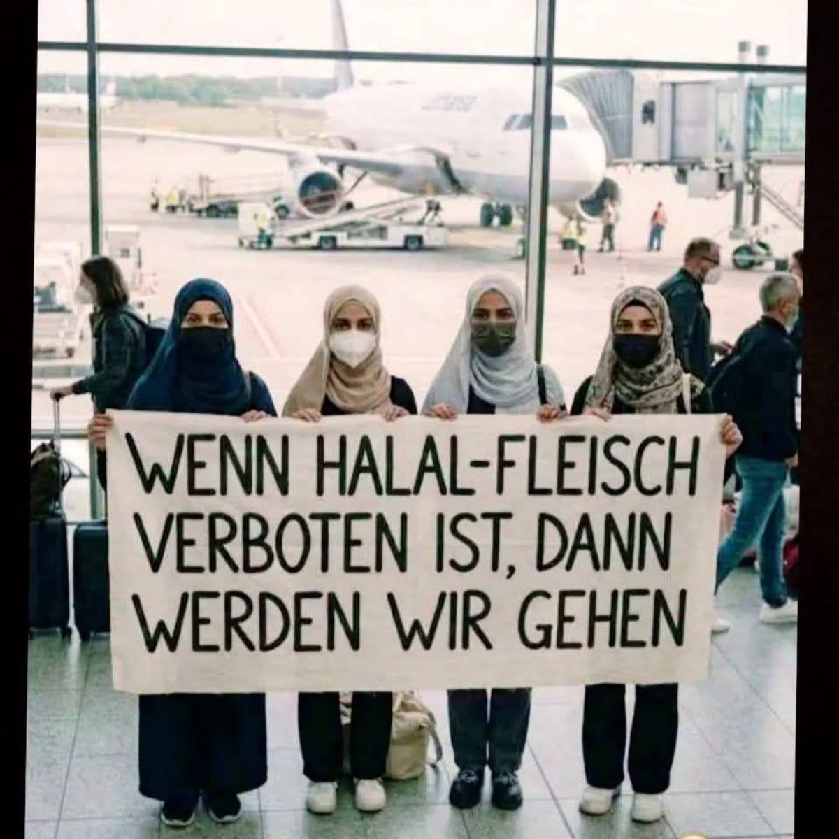lud_nrw's tweet photo. B Y E   B Y E   !!!  😂😂😂😂😂 https://t.co/nRwe8Frg7d