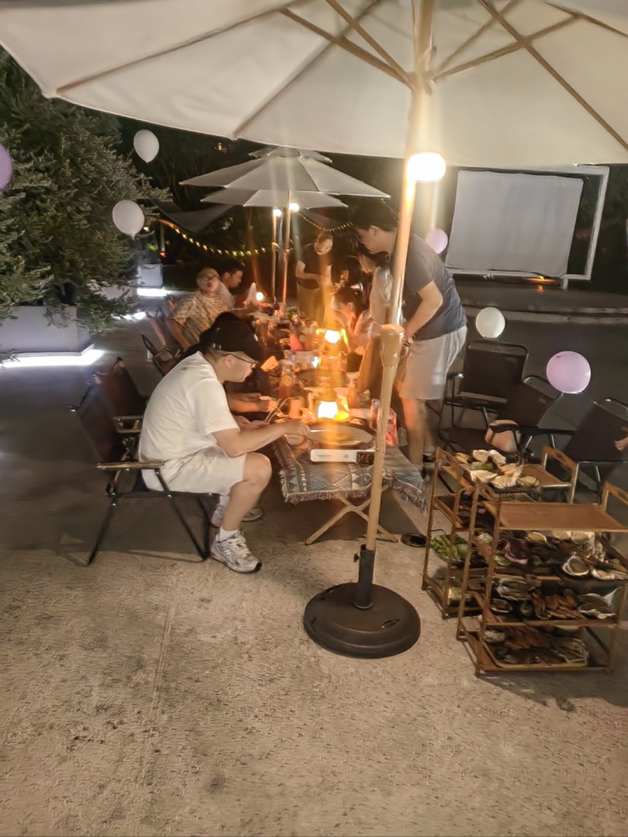 saowaphark3's tweet photo. Catching up with these wild gems after too long—laughs loud, memories sweeter, time stands still when we’re together https://t.co/hQY0bddWDK
