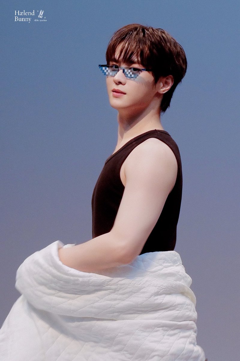HaelendBunny's tweet photo. 260820 EL Fansigning event

——“很让人感到安全的💪🏻”

#WayV  #wayv #威神V #웨이션브이 
 #KUN #쿤 #钱锟  #쿤 #钱锟 #クン https://t.co/f9jAwmYiI2