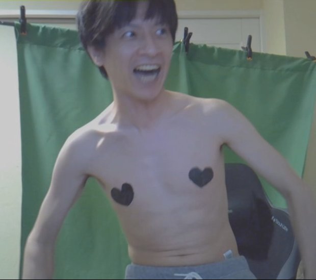 dsdvnAVESf72836's tweet photo. バニーガールが乳首に貼るハートを貼るおじさん(39歳) https://t.co/EwhTnotd8U