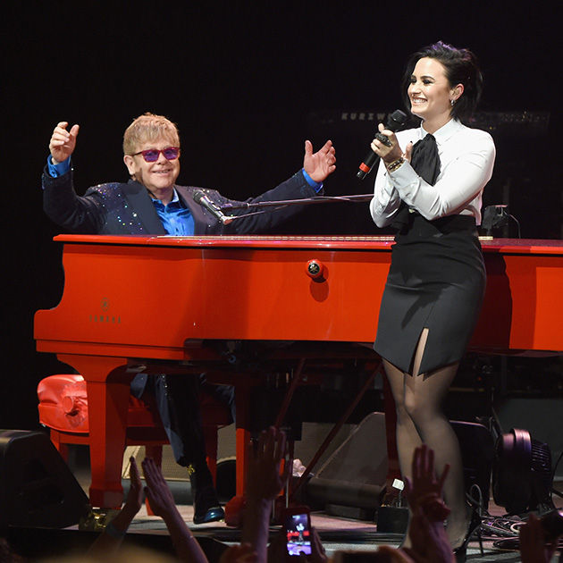 poptime's tweet photo. Não chocando ninguém, Elton John (12%) e Demi Lovato (10%) lideram o topo das atrações mais citadas como "motivo principal" para ida ao Rock In Rio, segundo passageiros que irão de ônibus para o festival. https://t.co/5CdHWOugZf