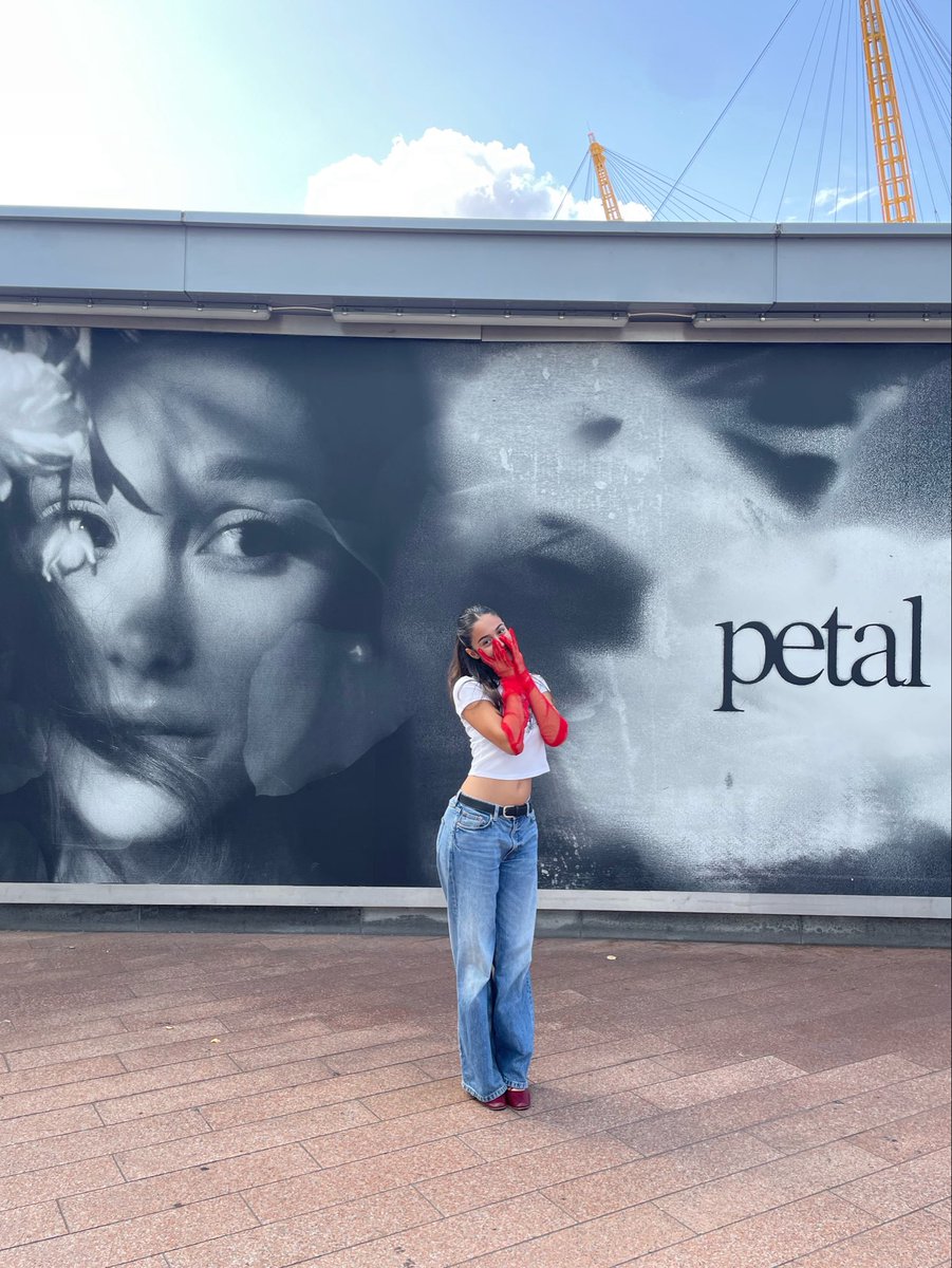 galindadreamin's tweet photo. eternal sunshine tour | london n4 
20.08.26 ∞ ☼｡𖦹 ° . ⋆♡ i’ve never been more excited for something in my life ! https://t.co/xXksaLZ3k2