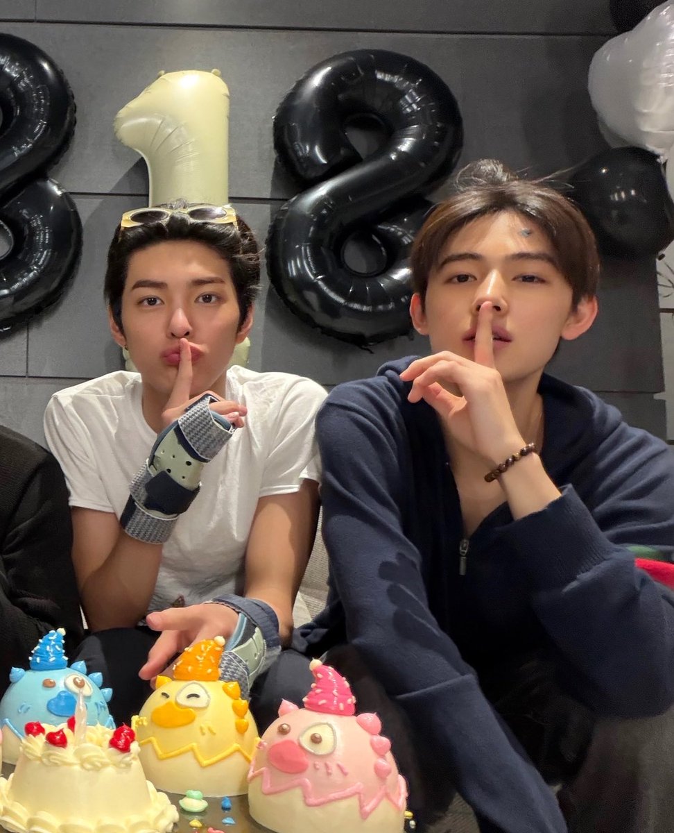 breei00's tweet photo. 손가락 위치만 다를뿐인데 꼬시는 거 차이 ㄹㅇ https://t.co/pdZ4u1blNK