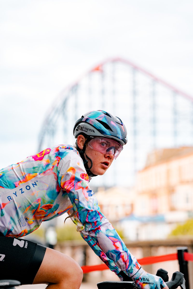 WMNcycling's tweet photo. A damp &amp; testing @TourofBritain day 2 finishing in the seaside fun-town of Blackpool, where highs &amp; lows are very much part of the deal. 🇬🇧 

6th for @consonni_chiara, with three more stages to head back up. 🎢

#TourofBritainWomen 
📷 @lucasabad14 https://t.co/0tD4YcIgVi