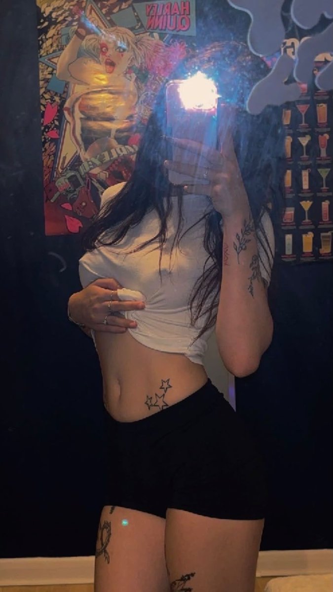 Heidifunx's tweet photo. F 18 Average body chav 😈💕 https://t.co/fDbFZH8TVo