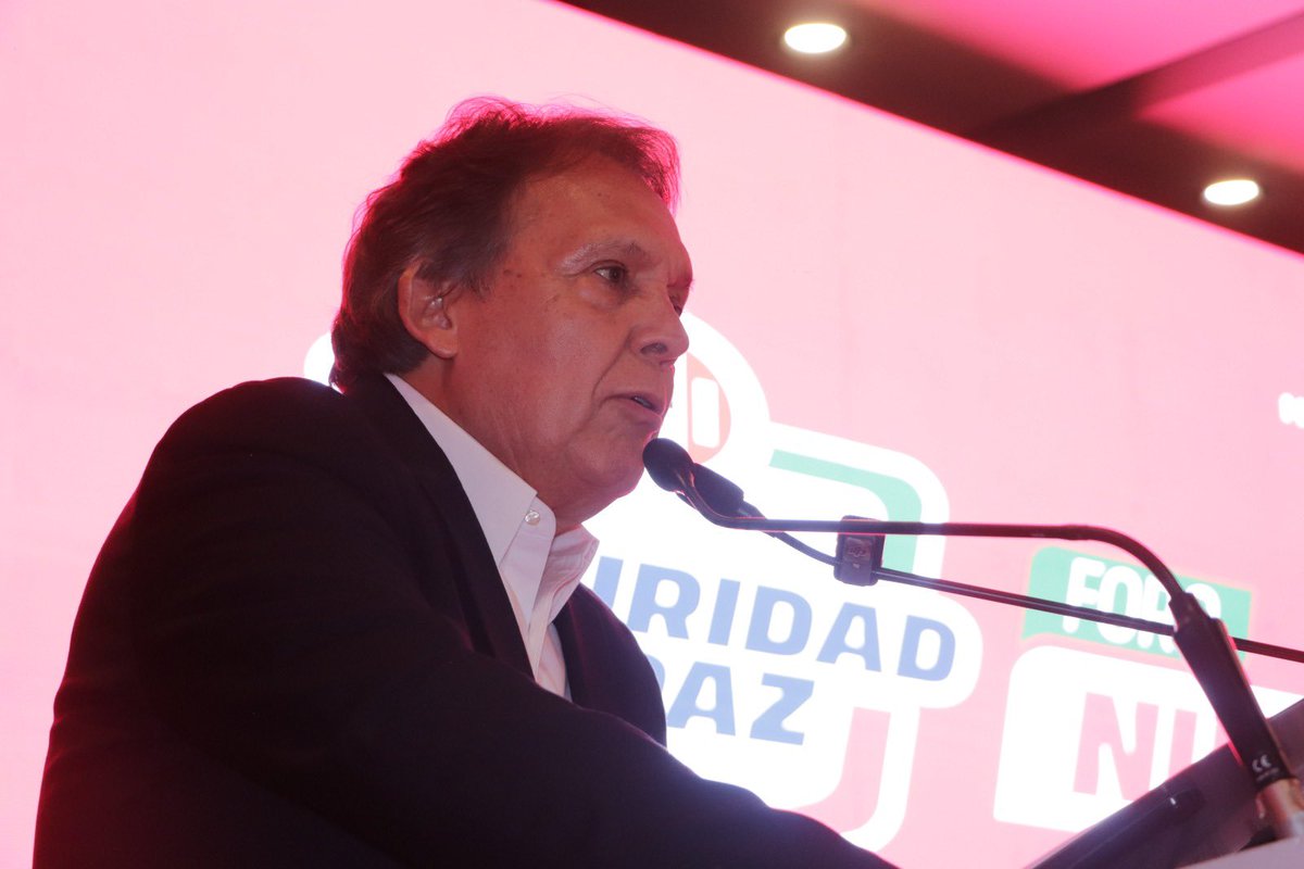 PRI_Nacional's tweet photo. En Monterrey, Nuevo León, realizamos la cuarta fecha del Foro Nacional de Seguridad y Paz, con la participación de @rubenmoreiravdz, Coordinador de las y los Diputados Federales del PRI; @AdrianDeLaGarza, Presidente Municipal de Monterrey; @RolandoZapataB, Senador de la República; y @MiguelAlonsoZac, Diputado Federal, además de legisladoras y legisladores federales, especialistas y liderazgos partidistas.

Durante el encuentro se planteó fortalecer y profesionalizar a las policías, aumentar y descentralizar el presupuesto para seguridad y justicia, recuperar recursos para estados y municipios, modernizar los centros penitenciarios, combatir las redes financieras del crimen organizado y tipificar el reclutamiento forzado de jóvenes.

También se destacó la necesidad de mejorar la coordinación entre los tres órdenes de gobierno, fortalecer la prevención del delito y destinar mayores recursos a víctimas, madres buscadoras y a la búsqueda de personas desaparecidas.

Desde el PRI seguimos construyendo propuestas serias para recuperar la seguridad, fortalecer el Estado de derecho y devolver la tranquilidad a las familias mexicanas.