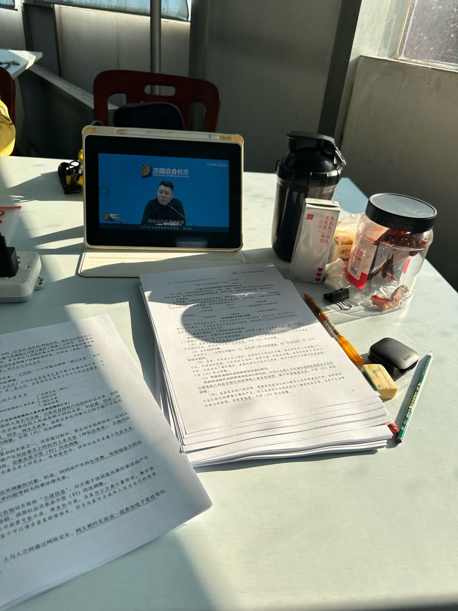 agilov_a's tweet photo. Just aced that final project! 3 months of late nights, messy notes and coffee runs finally paid off https://t.co/j0b2hyEvr1