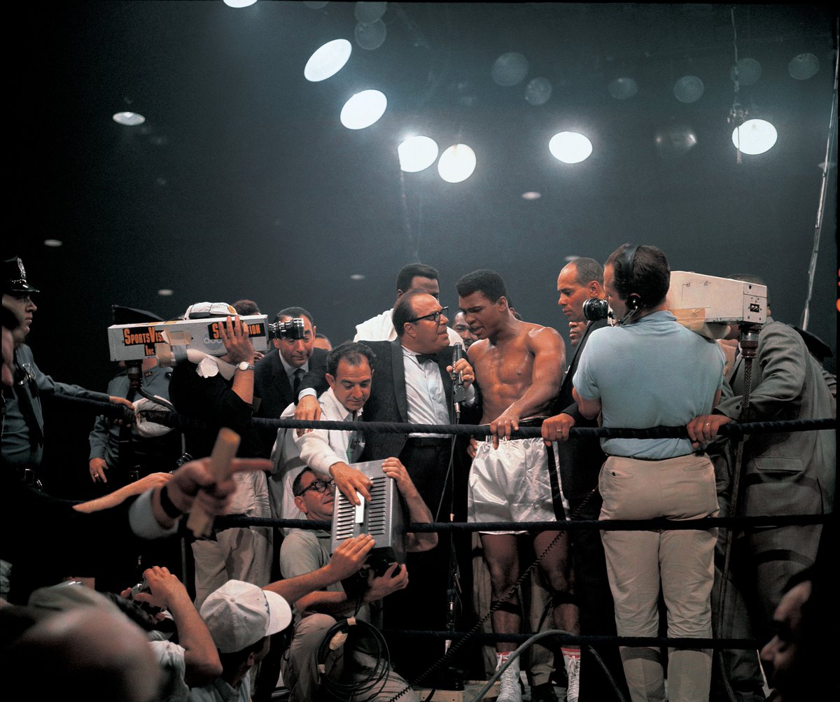 LeiferNeil's tweet photo. Muhammad Ali watches an instant replay of his knockout of Sonny Liston with his trainer Angelo Dundee and members of the media at St. Dominic's Arena. 

Lewiston, Maine
May 25, 1965

#NeilLeifer #Photography #SonnyListon #AngeloDundee #Sports #StDominicsArena https://t.co/j016LIdsl4