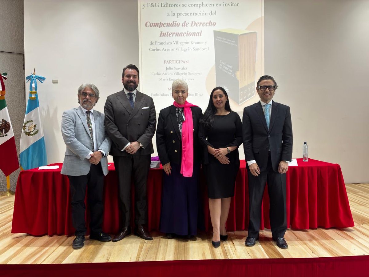 ICMGuatemala's tweet photo. El Compendio de Derecho Internacional de Francisco Villagrán Kramer y Carlos Arturo Villagrán, editado por @FyGEditores fue presentado en la @EmbaMexGua por los doctores Villagrán Sandoval, Julio Saavedra, María Eugenia Ferreyra y moderado por @banos_elena @PGNguatemala https://t.co/QHlQZN0jMh