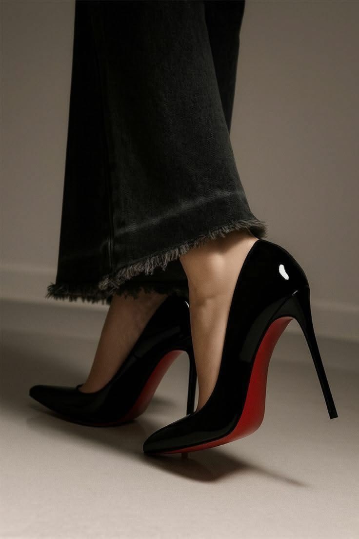 Eveboards's tweet photo. Christian Louboutin So Kate heels https://t.co/RZst8XG2kQ
