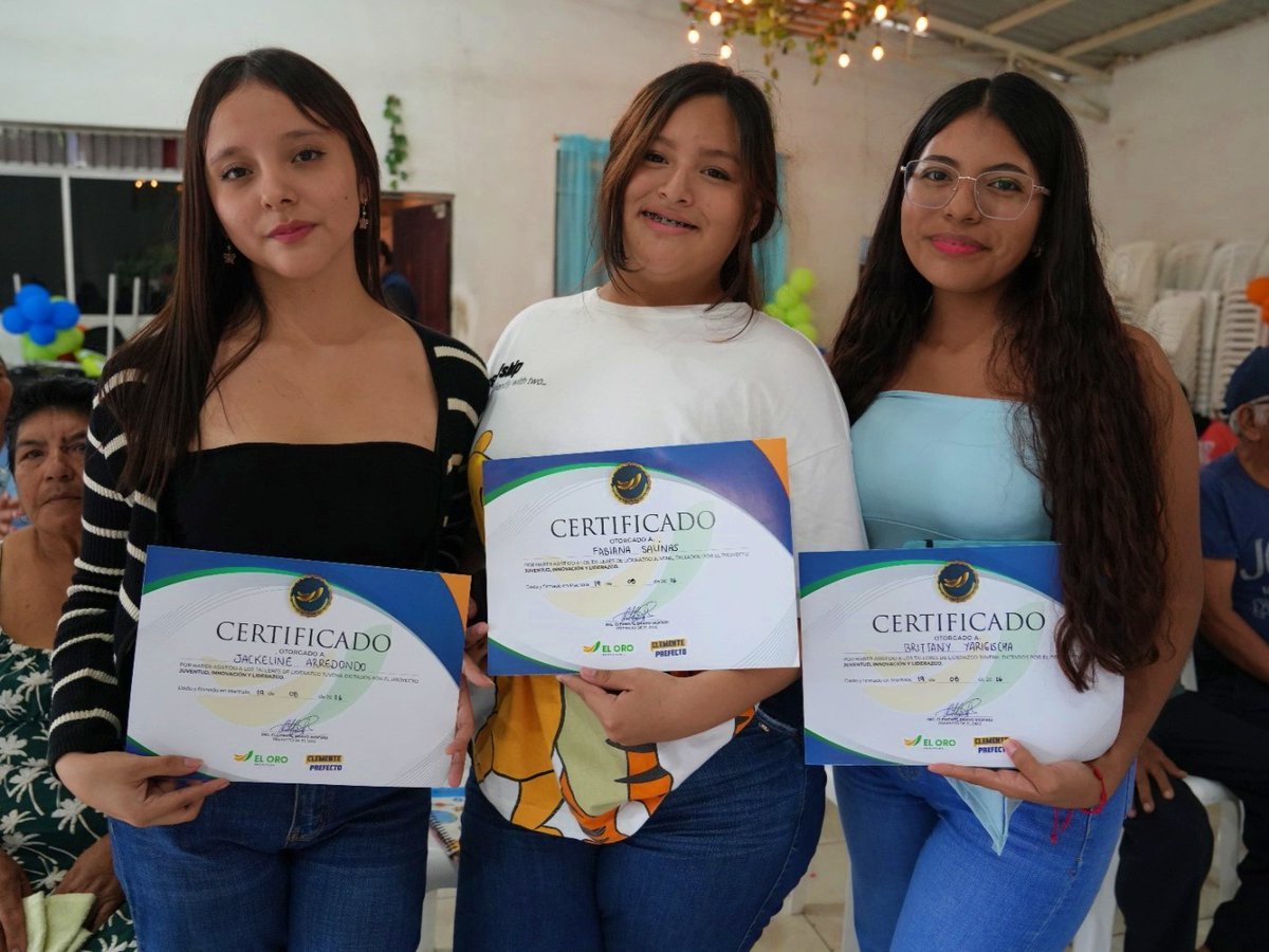 PrefecturaElOro's tweet photo. 🙋‍♂️ Desde #PrefecturaDeElOro promovemos talleres de pastelería como una oportunidad para fortalecer habilidades, fomentar el emprendimiento y brindar herramientas de educación financiera que contribuyan a construir un mejor futuro. 👪 https://t.co/5fxzRFeNvF