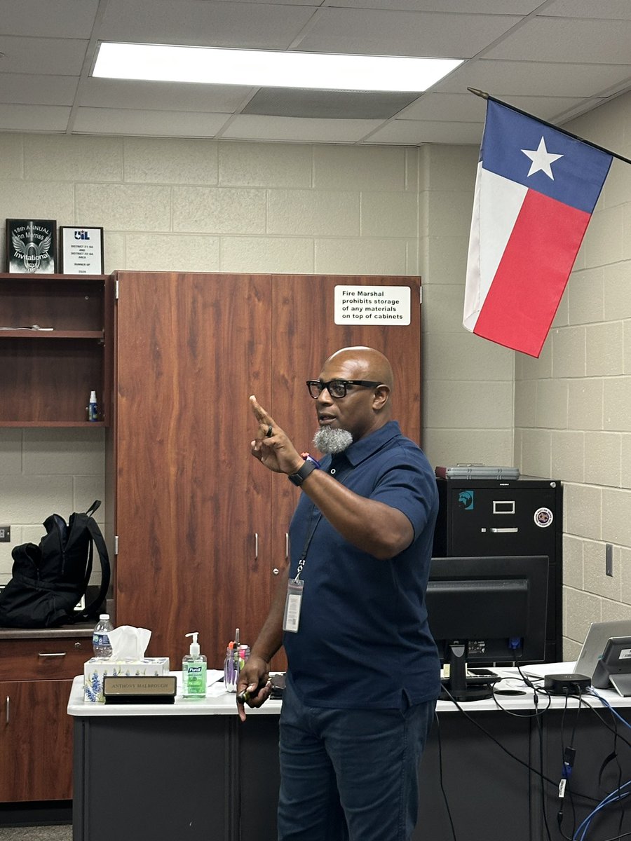 RGAPMobileLive's tweet photo. @RPHS_Panthers10 @RPHSBiology @FBISDscience @FortBendISD @FBISD_CTE @RPHS_EnglishLit @RP_AVID @PhysicsRphs @RPHS_ASL @Rphs_World @FBISDworldlang @ProfeBrachoHill π―#ALLIn26 π―: #InteractiveTeacher Mr. Malbrough (8th year @RPHS_Panthers10)!
teaches Professional Communications (Speech). He is energetic, enthusiastic, and loves teaching and Ss! He is also a coach! #Innovative, #Intentional & #Inclusive! @RPHS_Panthers10 @RPHS_FB https://t.co/y49C8dNtNq