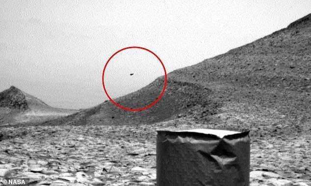 UniverseNow00's tweet photo. NASA Mars photo sparks claims of aliens on the Red Planet https://t.co/04vJfbqT4x