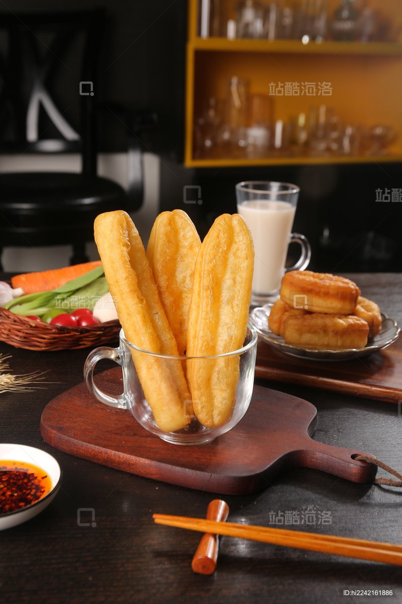 FannyMe85439721's tweet photo. Craving some late-night street joy Hot crispy fried dough sticks paired with warm soy milk—perfect cozy snack on a cool day! https://t.co/cybYfNLRib