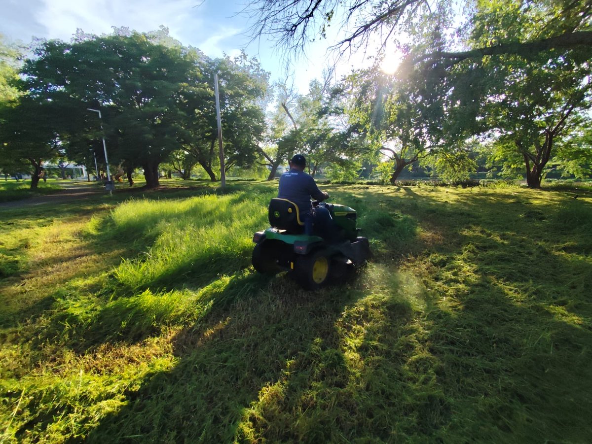 ParqueRiberas's tweet photo. Damos mantenimiento a nuestras áreas verdes con poda de césped.🌿 https://t.co/TaayErKKGv