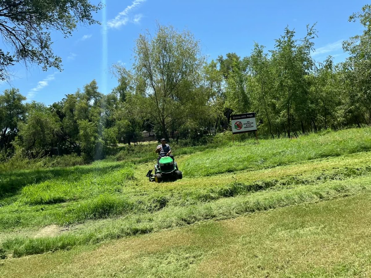 ParqueRiberas's tweet photo. Damos mantenimiento a nuestras áreas verdes con poda de césped.🌿 https://t.co/TaayErKKGv
