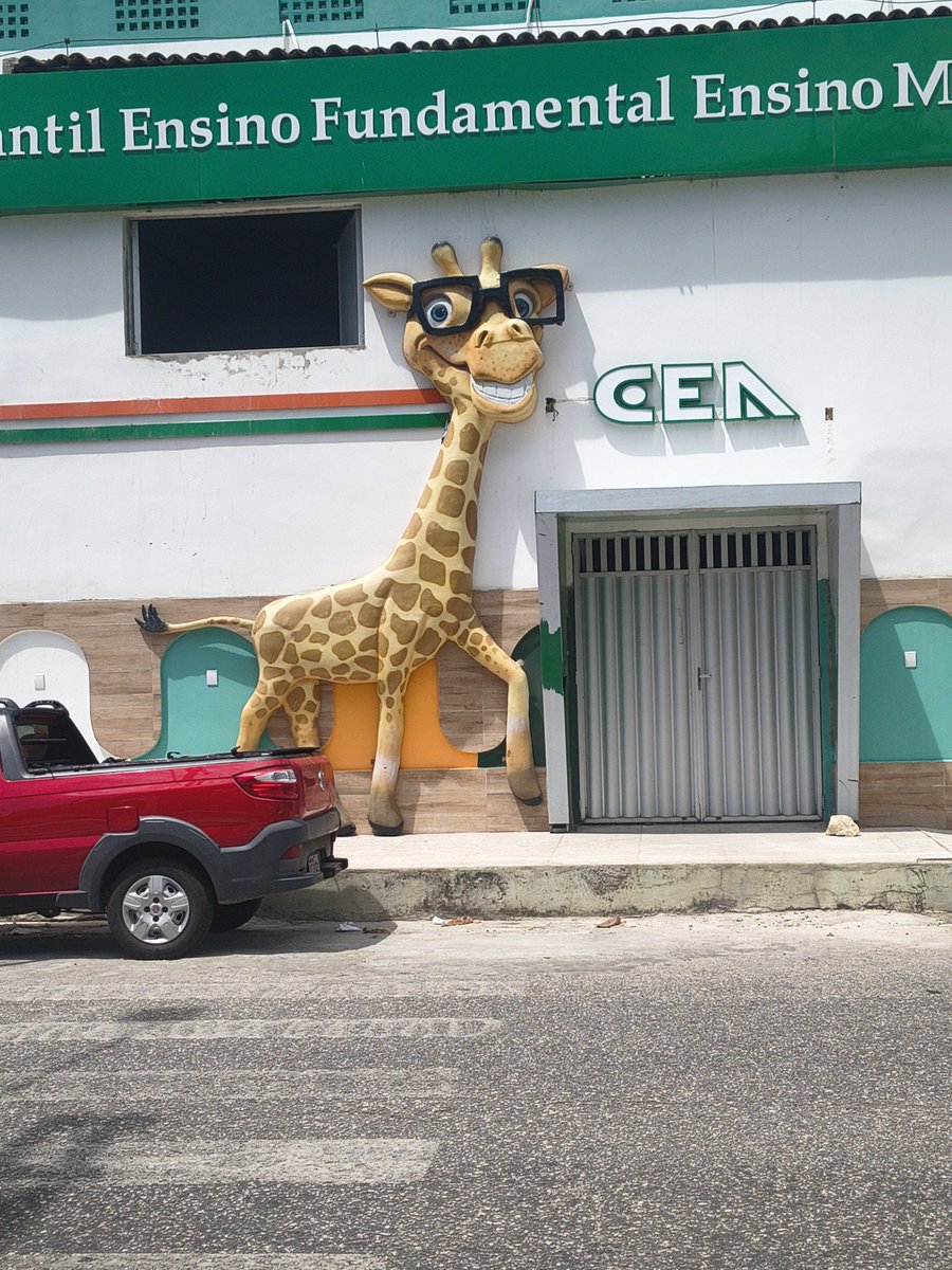 JucaBatatao's tweet photo. Dia bosta ainda tive que ver essa merda de girafa burra https://t.co/LIkNBLLDp1