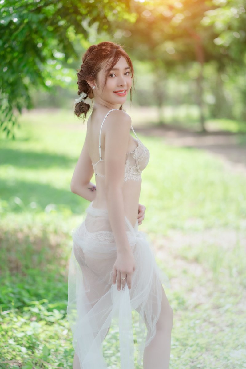 GeriGreenbaaz's tweet photo. 偶尔觉得人生挺像天气的。☀️ 有时候连续阴了很多天，会误以为以后一直都是这样，可某个早晨窗帘一拉开，太阳突然就出来了。很多状态其实都会过去，只是当下很难相信。 https://t.co/wwDMVS9hZ3