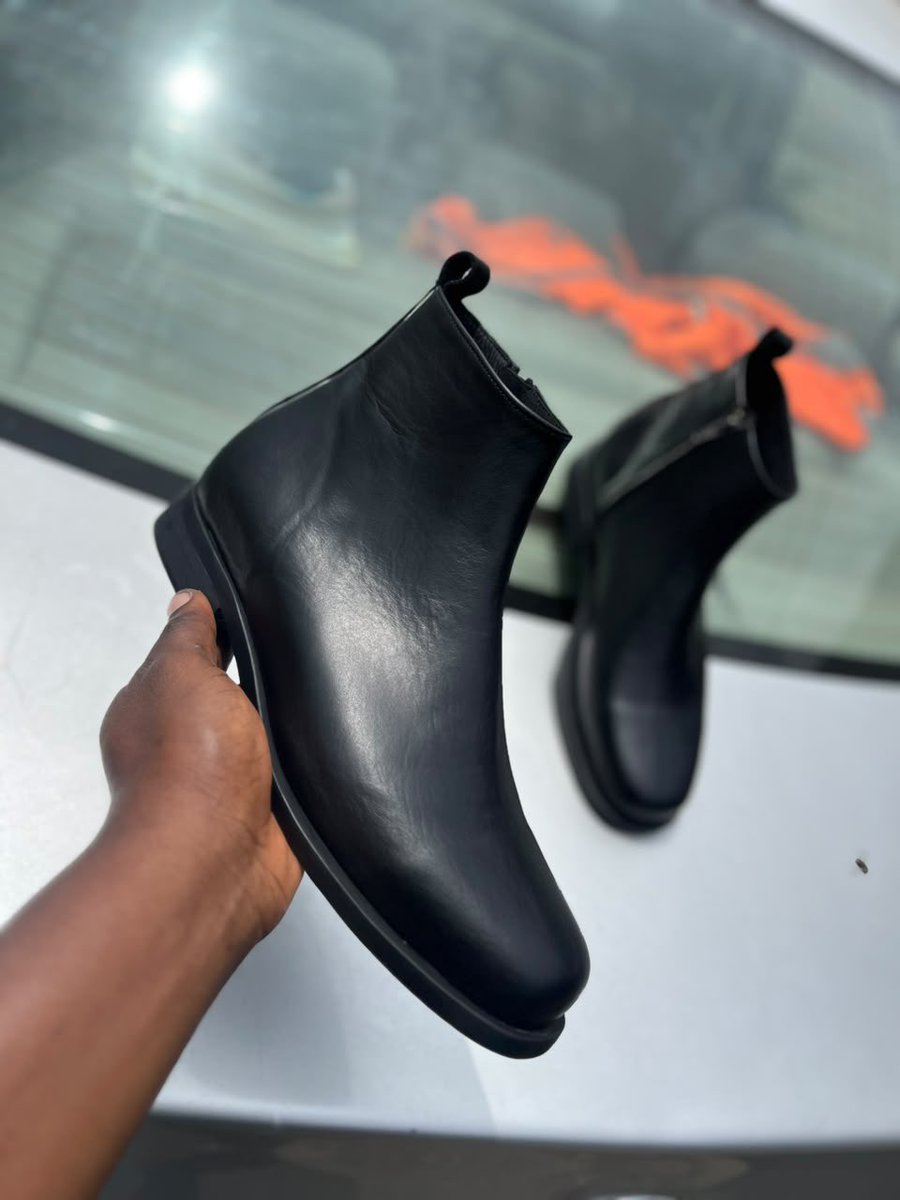 maybehabib's tweet photo. square-toe Chelsea boots.

🏷️ ₦70,000 https://t.co/a1qQ8gE07k