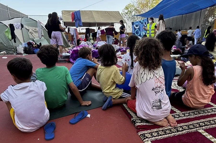 ivelezdomingo's tweet photo. ¿ No somos capaces de acoger a 500 niñas desamparadas? Pero somos capaces de "acoger" a casi 100 millones de turistas al año.
En este pais hay mucho HP suelto y encima quieren gobernar el país.¡ Qué no nos pase nada! https://t.co/dnhPRYs4IW