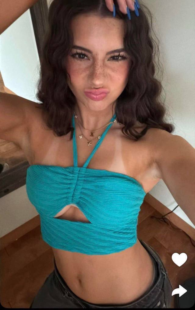 mommymikaylafed's tweet photo. Be honest does tan lines make you weak? https://t.co/O4LcV6sFJf