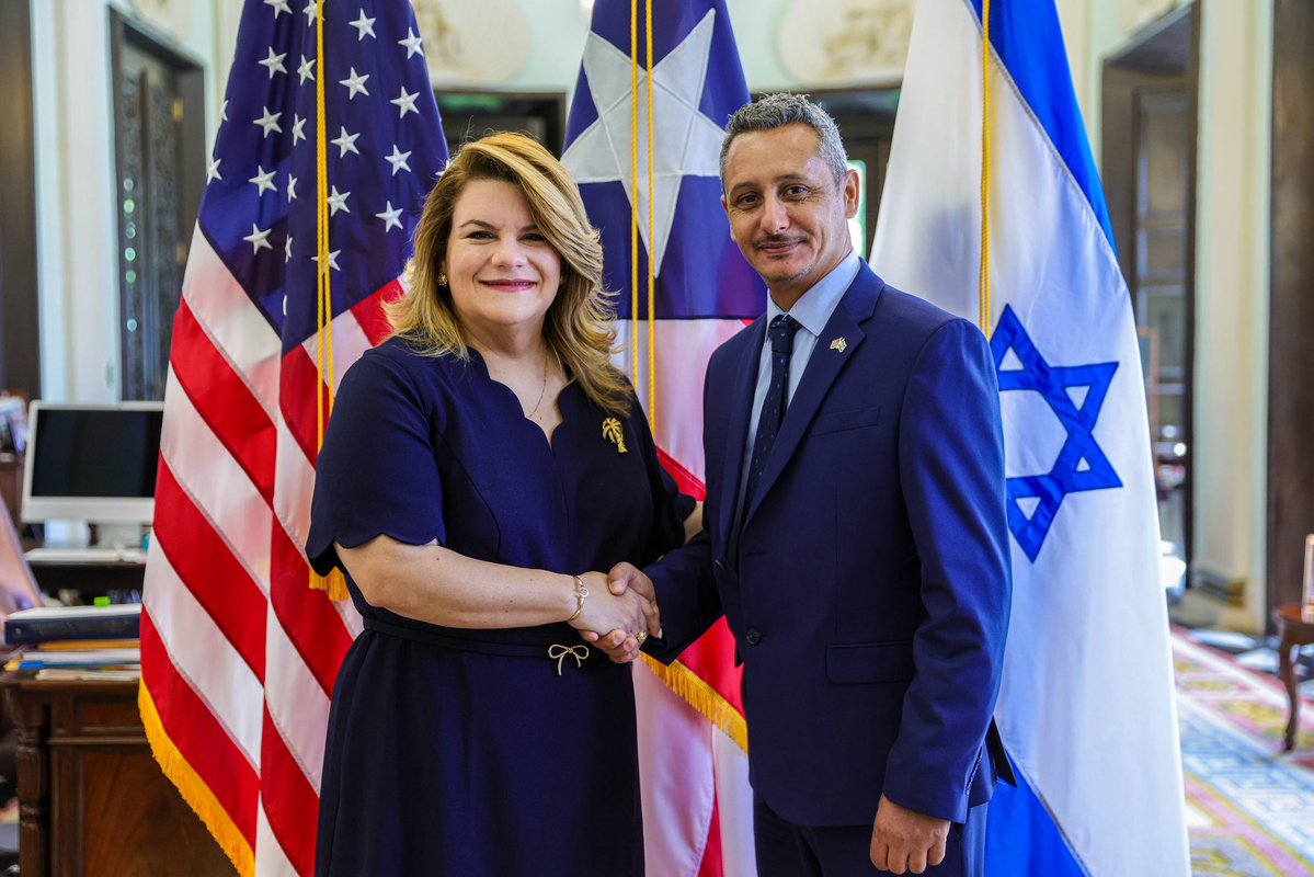 Jenniffer's tweet photo. Recibí en La Fortaleza al cónsul general de Israel en Miami, Zuri Siso, cuya jurisdicción incluye a Puerto Rico.

Durante el encuentro dialogamos sobre la alianza estratégica entre nuestra nación, los Estados Unidos e Israel y la estrecha relación que se mantienen en áreas como defensa, seguridad e inteligencia. 🇺🇸🇵🇷🇮🇱