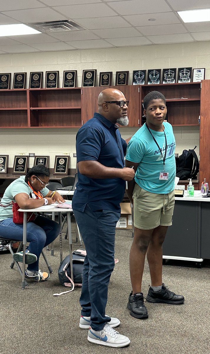 RGAPMobileLive's tweet photo. @RPHS_Panthers10 @RPHSBiology @FBISDscience @FortBendISD @FBISD_CTE @RPHS_EnglishLit @RP_AVID @PhysicsRphs @RPHS_ASL @Rphs_World @FBISDworldlang @ProfeBrachoHill @RPHS_FB π―#ALLIn26 π―: #InteractiveTeacher Mr. Malbrough (8th year @RPHS_Panthers10)
teaches Professional Communications (Speech). He is energetic, enthusiastic, and loves teaching and Ss! He is also a coach! #Innovative, #Intentional & #Inclusive! @RPHS_Panthers10 @RPHS_FB https://t.co/VVkU8jtplw