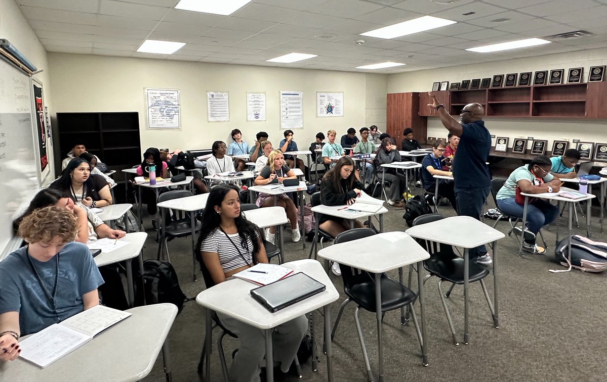 RGAPMobileLive's tweet photo. @RPHS_Panthers10 @RPHSBiology @FBISDscience @FortBendISD @FBISD_CTE @RPHS_EnglishLit @RP_AVID @PhysicsRphs @RPHS_ASL @Rphs_World @FBISDworldlang @ProfeBrachoHill @RPHS_FB π―#ALLIn26 π―: #InteractiveTeacher Mr. Malbrough (8th year @RPHS_Panthers10)
teaches Professional Communications (Speech). He is energetic, enthusiastic, and loves teaching and Ss! He is also a coach! #Innovative, #Intentional & #Inclusive! @RPHS_Panthers10 @RPHS_FB https://t.co/VVkU8jtplw