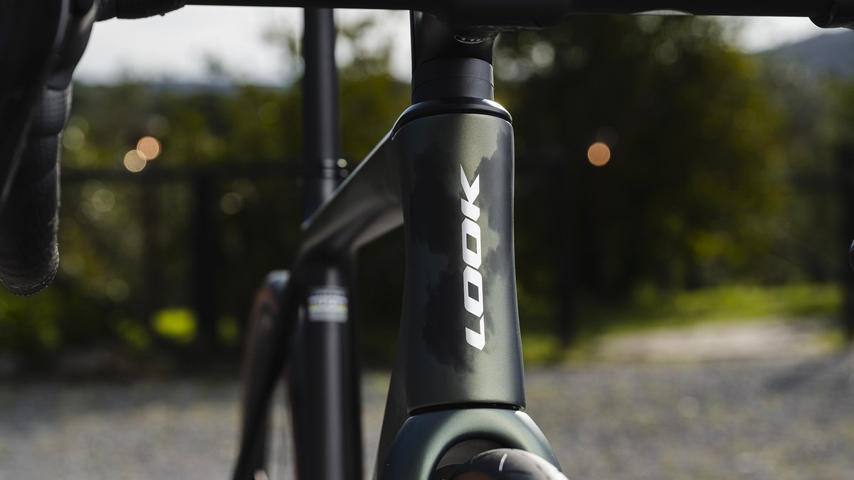 lookcycle's tweet photo. The dream of every climber
The 785 Huez RS is LOOK Cycleโs lightest bike.
Weighing just 6.6 kg, this exceptional build features a SRAM RED AXS group and Scope Artech wheels.
๐ https://t.co/hlUzQJumWn
๐ธ Roo Fowler/ Bike Connection Agency
#LOOKCycle https://t.co/cm1AfOqng5