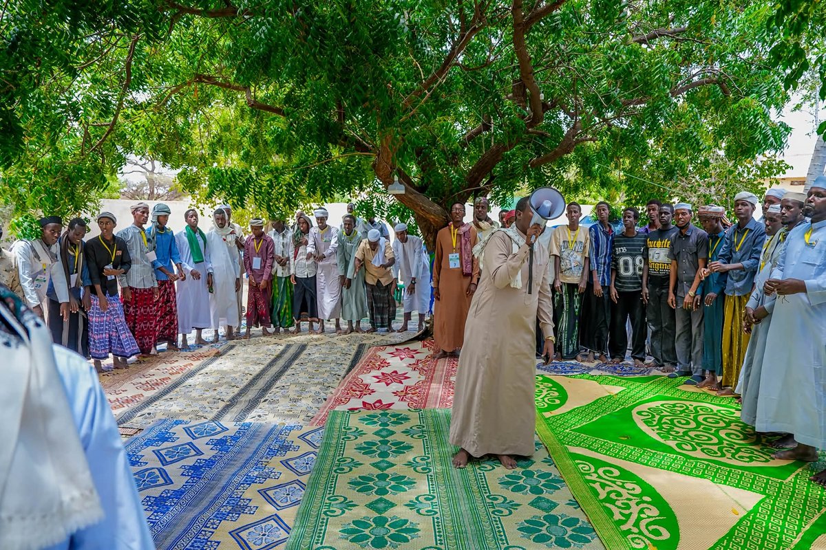Plstatehouse's tweet photo. Madaxweynaha Dowladda Puntland Mudane @HESaidADeni , ayaa booqasho ku tegay deegaanka Heema ee degmada #Gaalkacyo , halkaasi oo uu kulan kula qaatay Culimaa’udiinka , Dhaqanka iyo maamulka deegaanka Heema. https://t.co/y5aDBX1U2Q