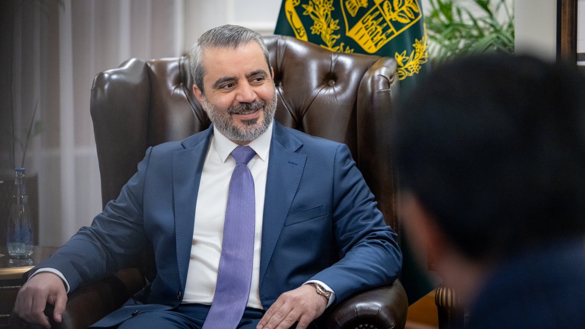 syrianmofaex's tweet photo. عقد وزير الخارجية والمغتربين السيد أسعد حسن الشيباني، اجتماعًا مع وزير الداخلية في جمهورية باكستان الإسلامية السيد محسن نقوي، في العاصمة الباكستانية إسلام آباد، وذلك في إطار الزيارة التاريخية التي يجريها السيد الوزير إلى جمهورية باكستان.

وتناول اللقاء عدداً من الملفات والقضايا ذات الاهتمام المشترك، وجرى بحث تعزيز التعاون في المجالات ذات الصلة، بما يسهم في ترسيخ الأمن والاستقرار في المنطقة، كما تم استعراض آخر المستجدات والتطورات الإقليمية والدولية.