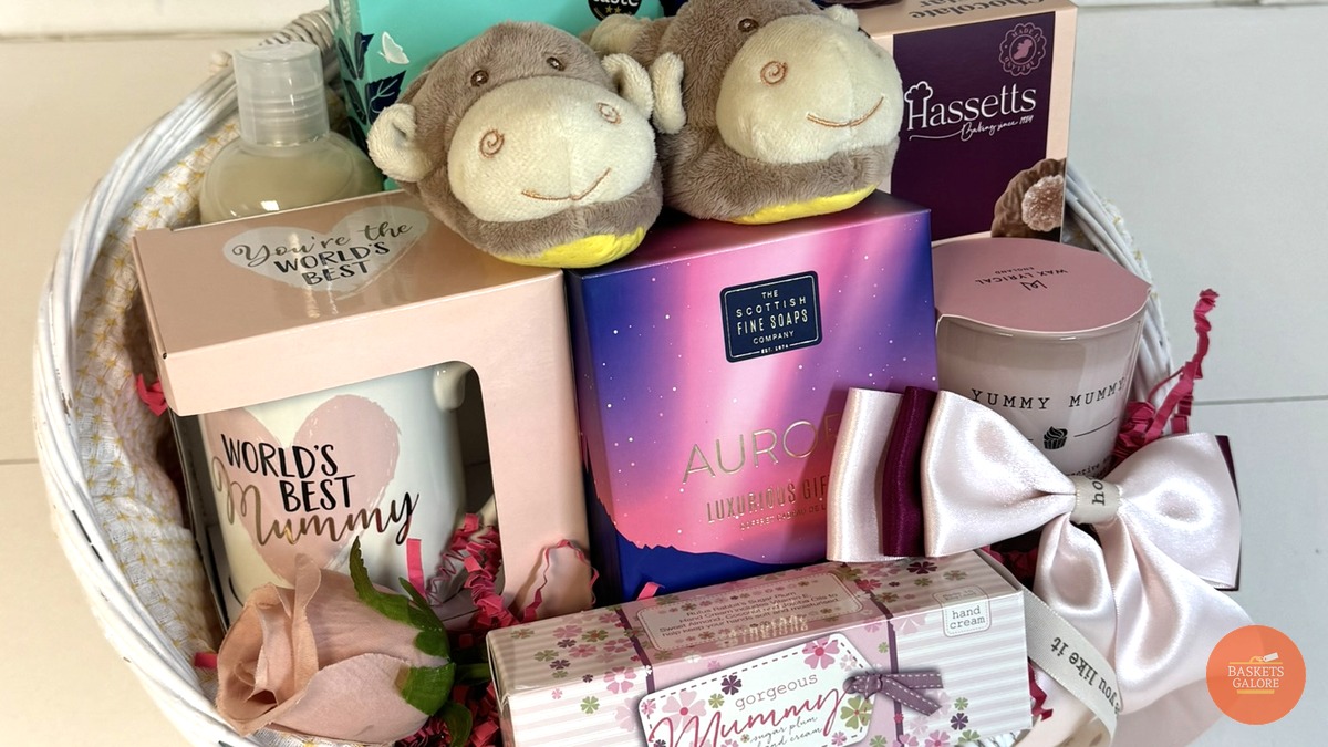 BasketsGalore's tweet photo. Today's Gift Basket Of The Day was the "New Mums Pamper Hamper" 🌸 

https://t.co/euQiQB4jiS

Follow &amp; RT to enter #prize draw to #win a Gift Basket. 

More info via our blog. 

#giftbasketoftheday #gifts #competition #giftbasketsrule #newmummy https://t.co/3eI3D1M1QD