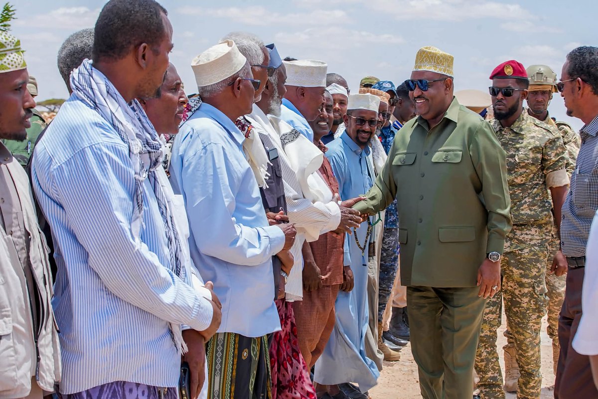 Plstatehouse's tweet photo. Madaxweynaha Dowladda Puntland Mudane @HESaidADeni , ayaa booqasho ku tegay deegaanka Heema ee degmada #Gaalkacyo , halkaasi oo uu kulan kula qaatay Culimaa’udiinka , Dhaqanka iyo maamulka deegaanka Heema. https://t.co/y5aDBX1U2Q