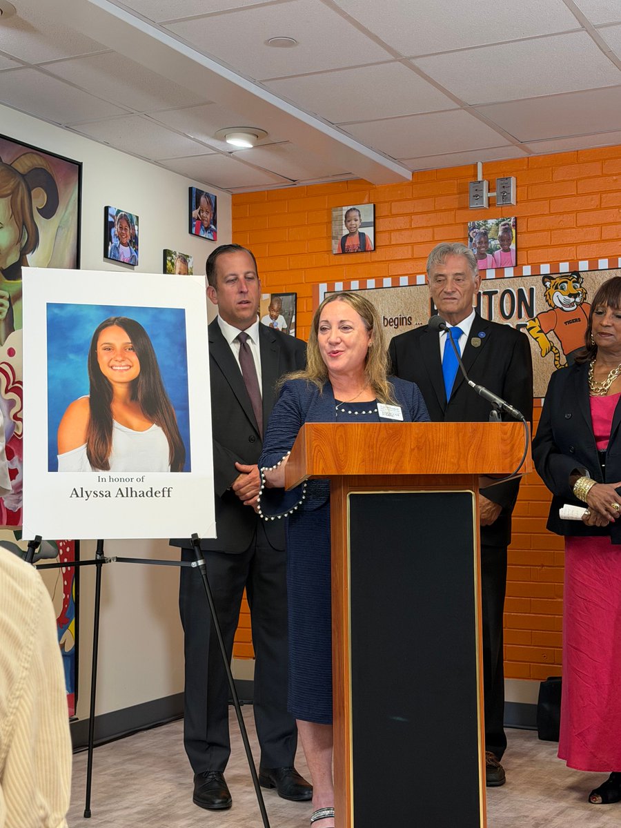 TheMach1Group's tweet photo. Illinois is now the 13th state to pass a version of Alyssa’s Law. 🩵

We were honored to work with @MakeOurSchoolsSafe in amplifying this critical legislation in Illinois. This legislation will help schools strengthen emergency response when every second matters. We are grateful to the lawmakers, first responders, educators and advocates who helped move this lifesaving measure forward.

Alyssa’s legacy continues to protect students and educators across the country.
.

.

.

.

.

#AlyssasLaw #MakeOurSchoolsSafe #SchoolSafety #Illinois #txlege