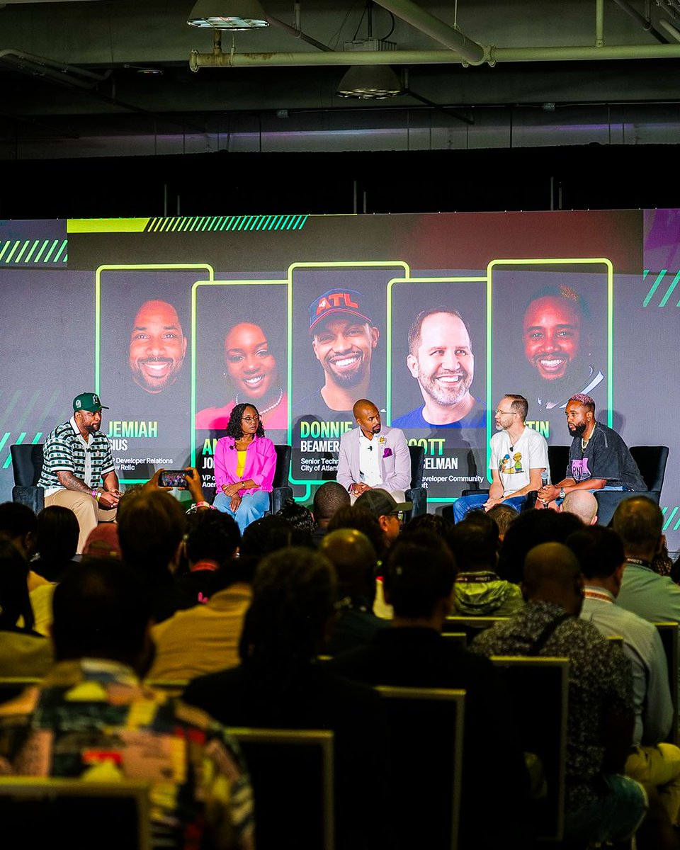 ReactionAV's tweet photo. The South's most electric tech conference general session mainstage was comprised of a 32' LED wall, rear projected side screens, 75" monitors behind columns, SRX line arrays, 24 moving lights, 30+ uplights, and drape.🎙️✨
#RenderATL #AV #EventProduction #StageDesign https://t.co/hX1huCW3yb