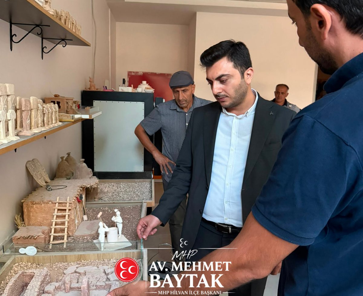 Hilvan_MHP's tweet photo. İlçe Başkanımız Av. Mehmet Baytak, İlçe Gençlik Merkezi Müdürü Ferit Demirkapı ile birlikte Gençlik Merkezi Sanat Atölyesi’ni ziyaret etti.

Gençlerimizin sanatla buluştuğu ve yeteneklerini geliştirdiği atölyede yapılan çalışmalar hakkında bilgi aldık. https://t.co/oARYjn92Dw