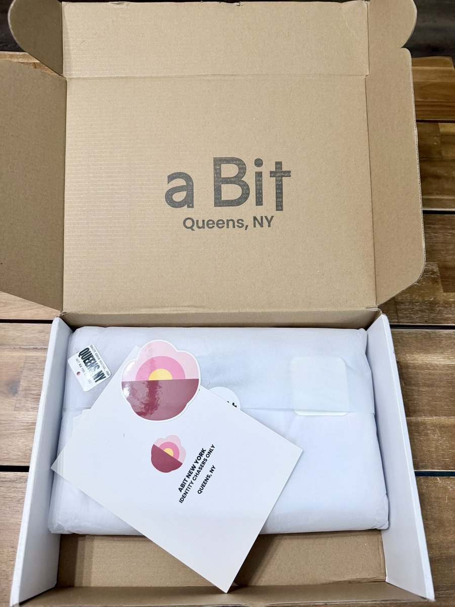 CanPair's tweet photo. @abitnyc thanks for the chance to look different! #Mailcall
Now I need some pants for this!! https://t.co/sQJrV805IV