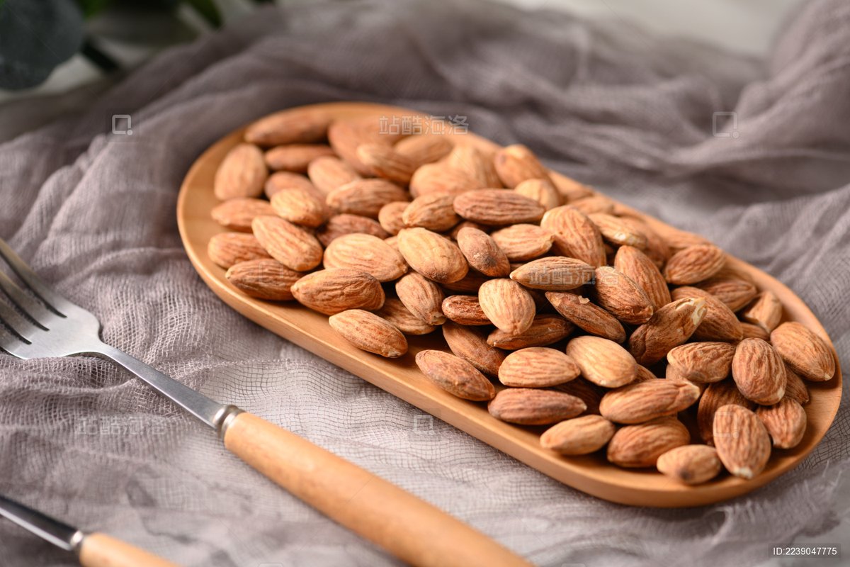 XD2356680's tweet photo. Just tried the new organic raw almonds from @LocalFarmCo — super crispy, lightly salty, no bitter aftertaste! Perfect for morning snack bowls or on-the-go. 10/10 will restock https://t.co/1bk503Hlik