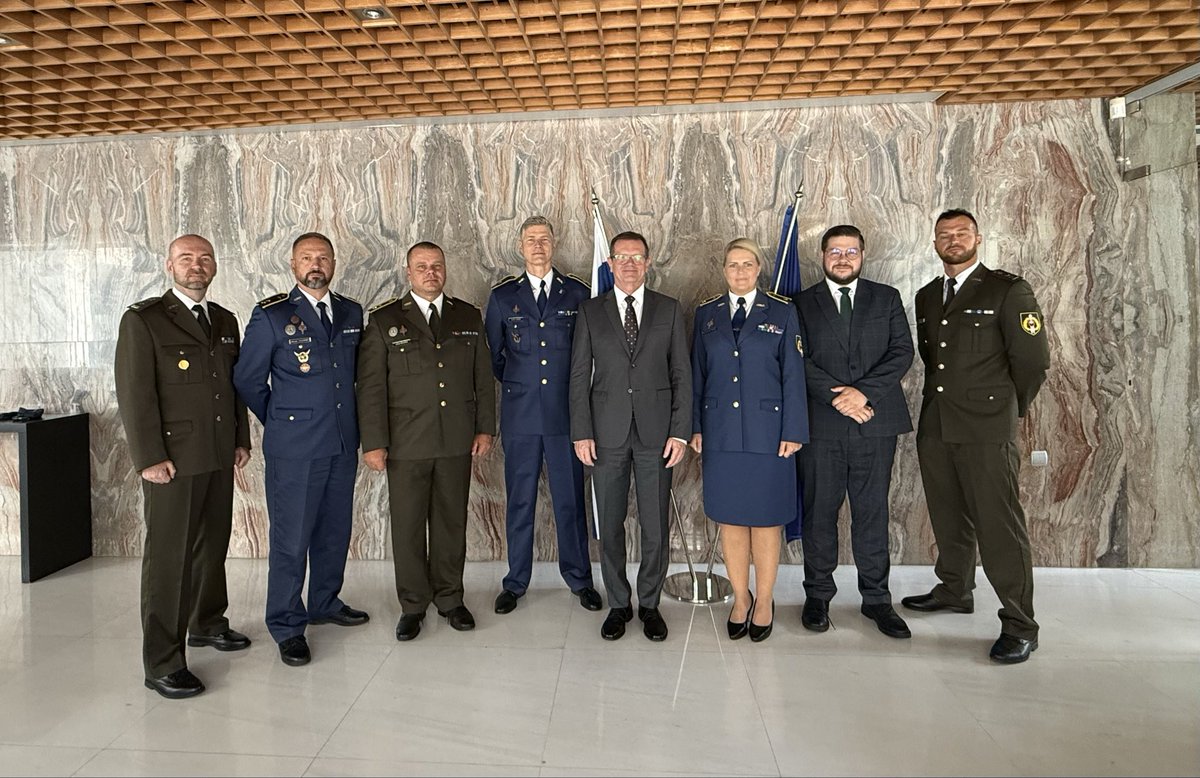 peterkmec's tweet photo. 🇸🇰Meeting w/the Slovak contingent serving in @EUNAVFOR_MED, discussing their mission ⚓️ incl. maritime security, stability in Libya and cooperation within the 🇪🇺 EU naval operation. #IRINI https://t.co/lkY4sOjYc9