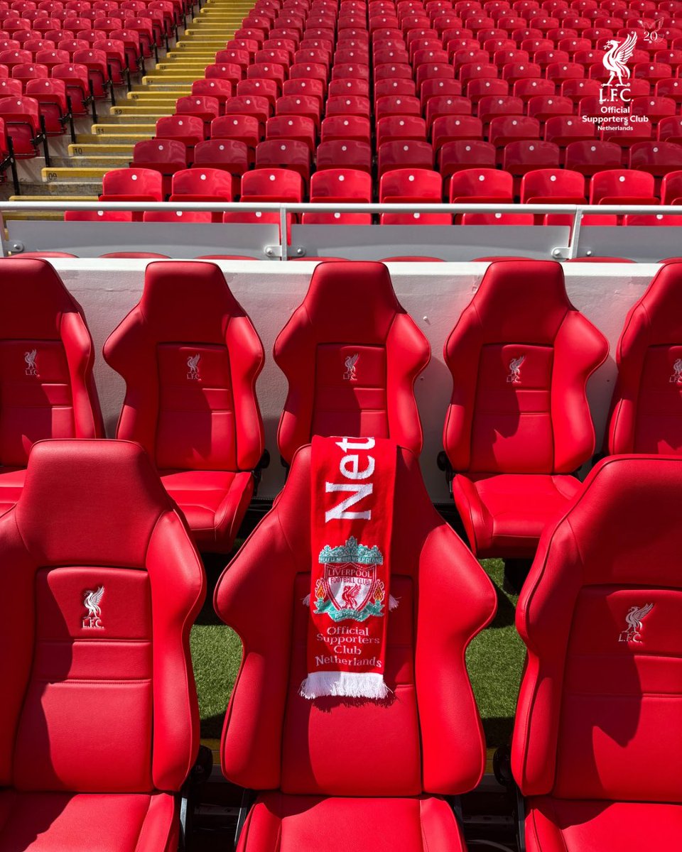 OLSCNetherlands's tweet photo. 🇳🇱 We vinden het geweldig om onze OLSC Netherlands-sjaal terug te zien op verschillende plekken in en rondom het stadion.

🇬🇧 We love seeing our OLSC Netherlands scarf making its way around the home of the Mighty Reds.

#olsc #olscnetherlands #olscfamily #liverpoolfc #anfield https://t.co/GXWtzryQ2I