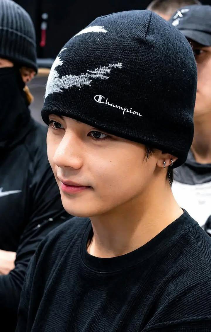 BTS___KTHV_95's tweet photo. Kim Taehyung’s latest update feels incredibly emotional. His quiet expression and deep, thoughtful gaze speak louder than words https://t.co/wjZRMlNL8K